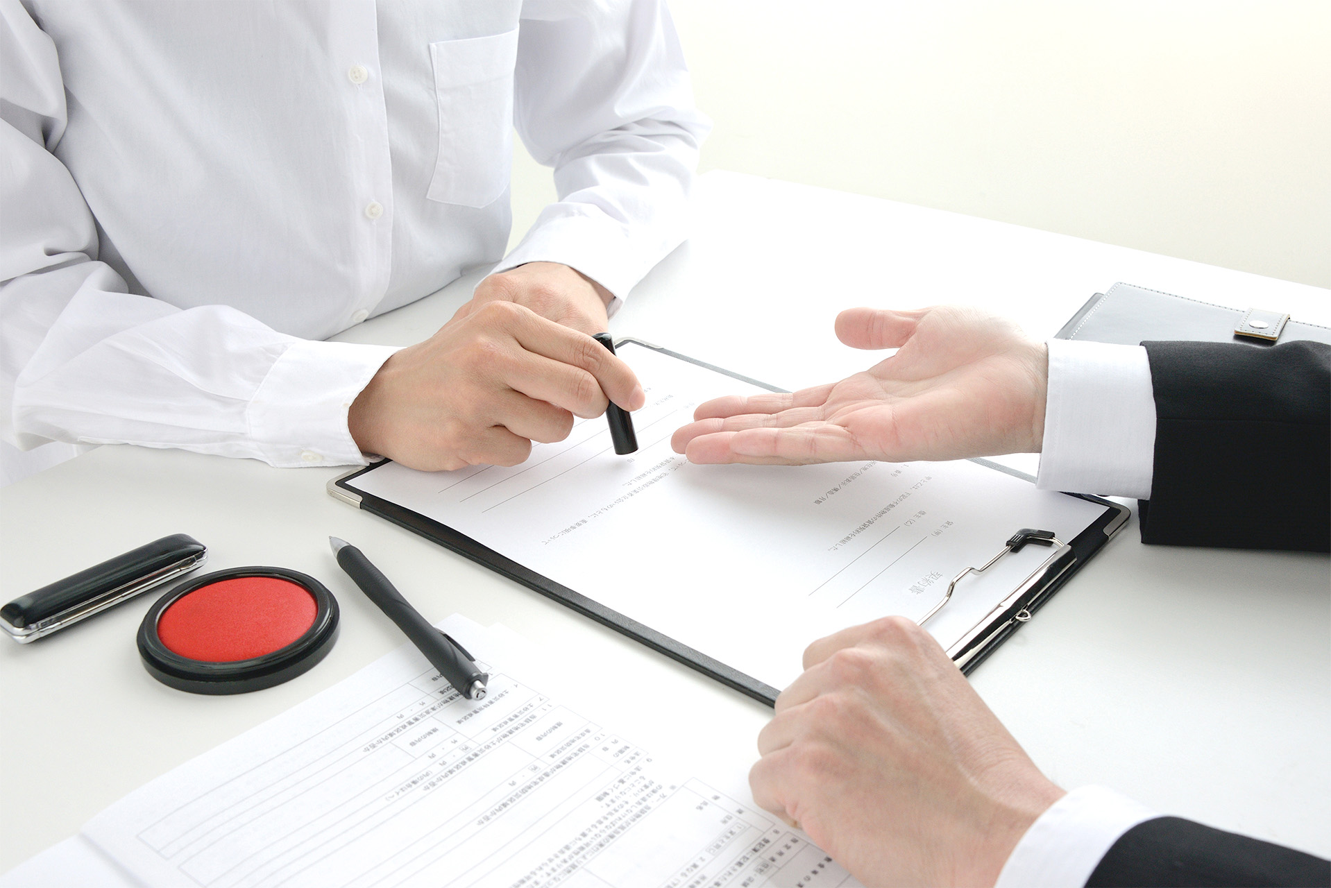 仲介不動産会社の決定と媒介契約